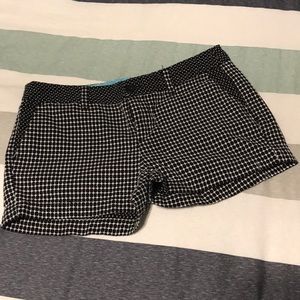 Black/white pattern shorts